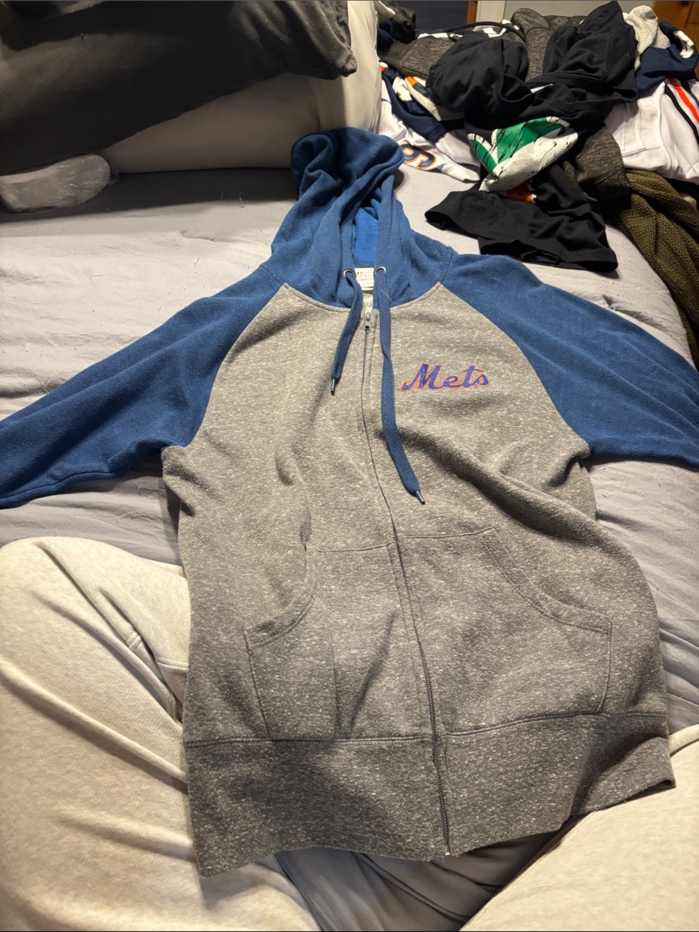 mets women’s zip up size medium